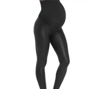 Mama Faux Leather Leggings
Very Black / S
